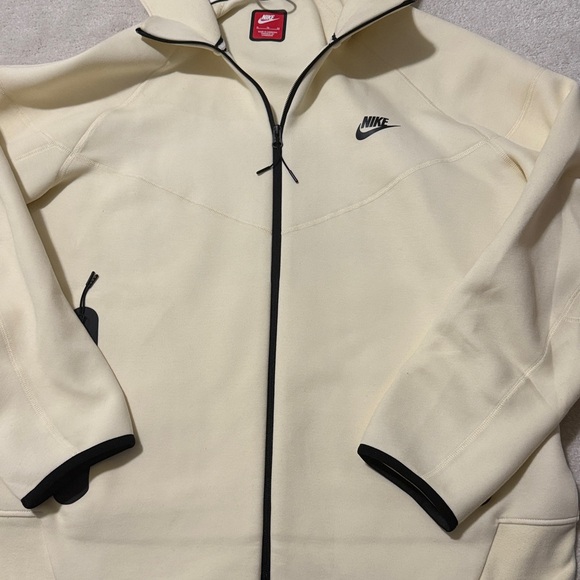 Men’s Nike zip up hoodie - Picture 5 of 8
